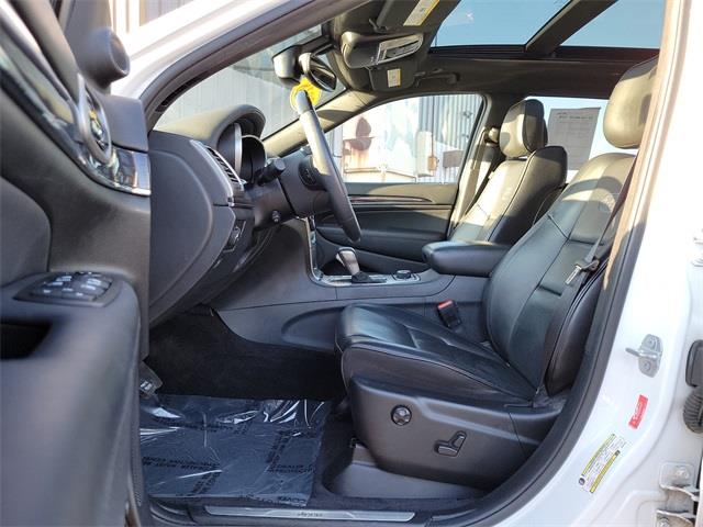 2018 Jeep Grand Cherokee Overland, available for sale in Stratford, Connecticut | Wiz Leasing Inc. Stratford, Connecticut 2018 Jeep Grand Cherokee Overland, available for sale in Stratford, Connecticut | Wiz Leasing Inc. Stratford, Connecticut