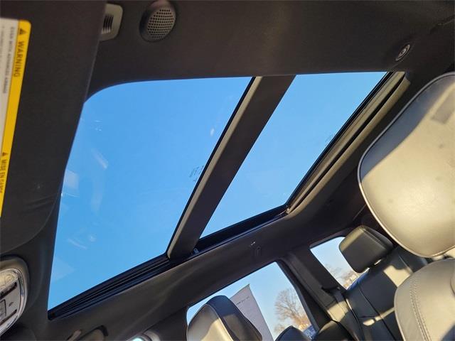 2018 Jeep Grand Cherokee Overland, available for sale in Stratford, Connecticut | Wiz Leasing Inc. Stratford, Connecticut 2018 Jeep Grand Cherokee Overland, available for sale in Stratford, Connecticut | Wiz Leasing Inc. Stratford, Connecticut