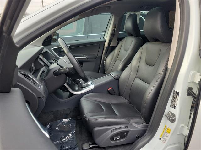 2016 Volvo Xc90 T6 Momentum, available for sale in Stratford, Connecticut | Wiz Leasing Inc. Stratford, Connecticut 2016 Volvo Xc90 T6 Momentum, available for sale in Stratford, Connecticut | Wiz Leasing Inc. Stratford, Connecticut
