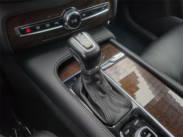 2016 Volvo Xc90 T6 Momentum, available for sale in Stratford, Connecticut | Wiz Leasing Inc. Stratford, Connecticut 2016 Volvo Xc90 T6 Momentum, available for sale in Stratford, Connecticut | Wiz Leasing Inc. Stratford, Connecticut
