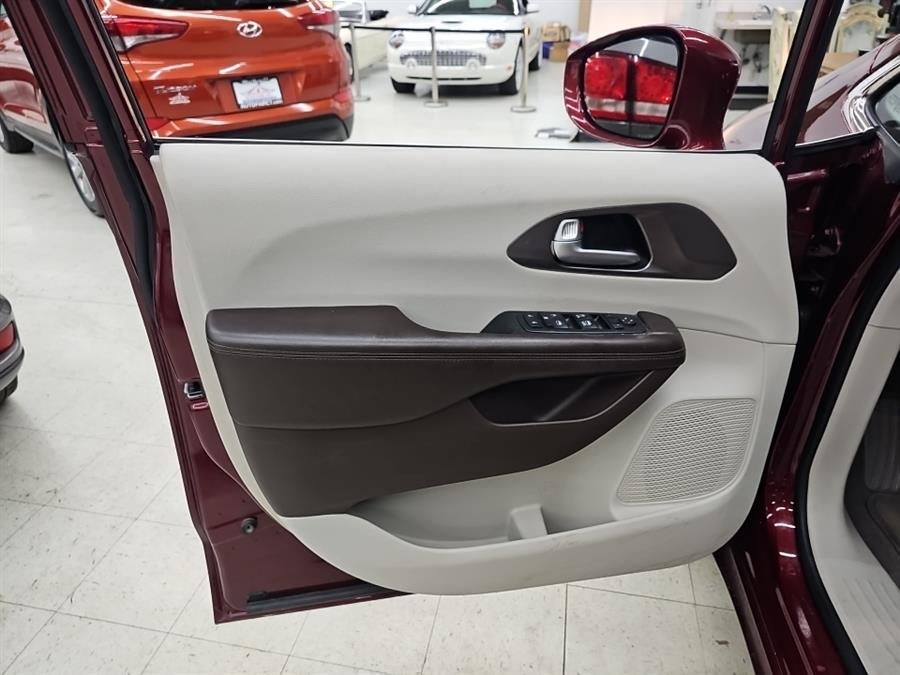 2017 Chrysler Pacifica Touring-L FWD, available for sale in West Haven, Connecticut | Auto Fair Inc.. West Haven, Connecticut 2017 Chrysler Pacifica Touring-L FWD, available for sale in West Haven, Connecticut | Auto Fair Inc.. West Haven, Connecticut