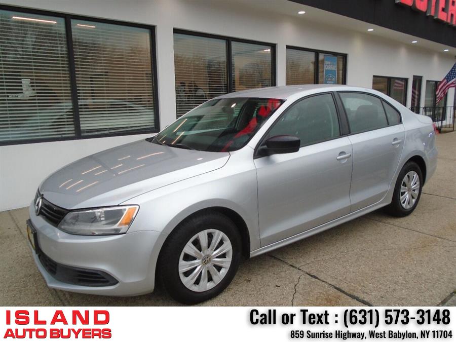 2013 Volkswagen Jetta Base 4dr Sedan 6A, available for sale in West Babylon, New York | Island Auto Buyers. West Babylon, New York 2013 Volkswagen Jetta Base 4dr Sedan 6A, available for sale in West Babylon, New York | Island Auto Buyers. West Babylon, New York