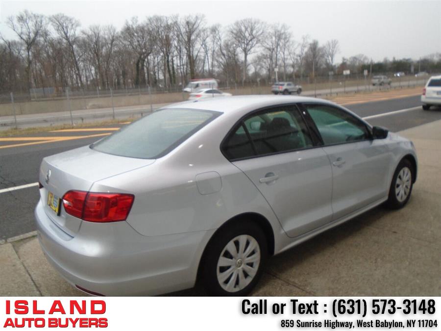 2013 Volkswagen Jetta Base 4dr Sedan 6A, available for sale in West Babylon, New York | Island Auto Buyers. West Babylon, New York 2013 Volkswagen Jetta Base 4dr Sedan 6A, available for sale in West Babylon, New York | Island Auto Buyers. West Babylon, New York