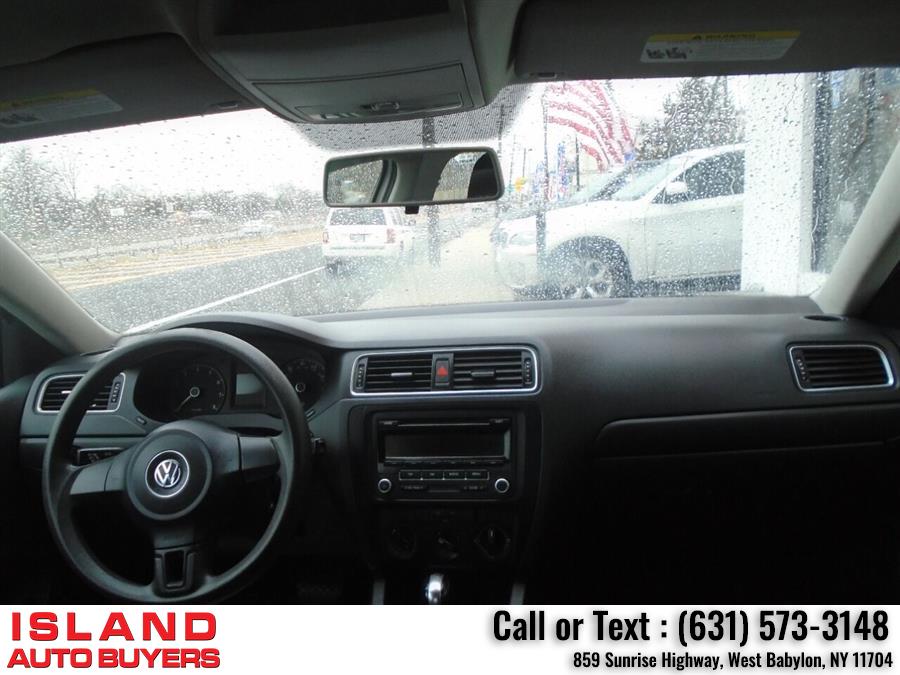 2013 Volkswagen Jetta Base 4dr Sedan 6A, available for sale in West Babylon, New York | Island Auto Buyers. West Babylon, New York 2013 Volkswagen Jetta Base 4dr Sedan 6A, available for sale in West Babylon, New York | Island Auto Buyers. West Babylon, New York