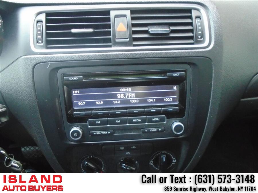2013 Volkswagen Jetta Base 4dr Sedan 6A, available for sale in West Babylon, New York | Island Auto Buyers. West Babylon, New York 2013 Volkswagen Jetta Base 4dr Sedan 6A, available for sale in West Babylon, New York | Island Auto Buyers. West Babylon, New York