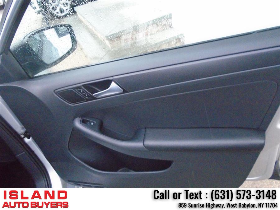 2013 Volkswagen Jetta Base 4dr Sedan 6A, available for sale in West Babylon, New York | Island Auto Buyers. West Babylon, New York 2013 Volkswagen Jetta Base 4dr Sedan 6A, available for sale in West Babylon, New York | Island Auto Buyers. West Babylon, New York