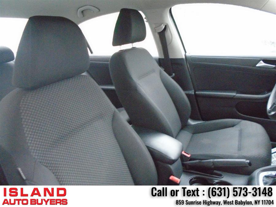 2013 Volkswagen Jetta Base 4dr Sedan 6A, available for sale in West Babylon, New York | Island Auto Buyers. West Babylon, New York 2013 Volkswagen Jetta Base 4dr Sedan 6A, available for sale in West Babylon, New York | Island Auto Buyers. West Babylon, New York