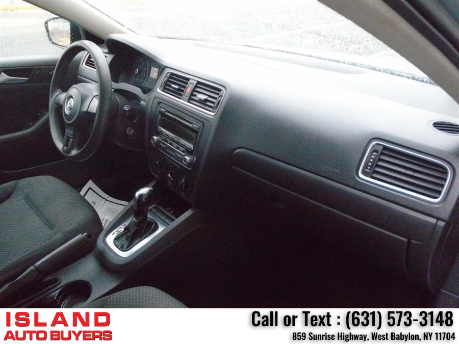 2013 Volkswagen Jetta Base 4dr Sedan 6A, available for sale in West Babylon, New York | Island Auto Buyers. West Babylon, New York 2013 Volkswagen Jetta Base 4dr Sedan 6A, available for sale in West Babylon, New York | Island Auto Buyers. West Babylon, New York