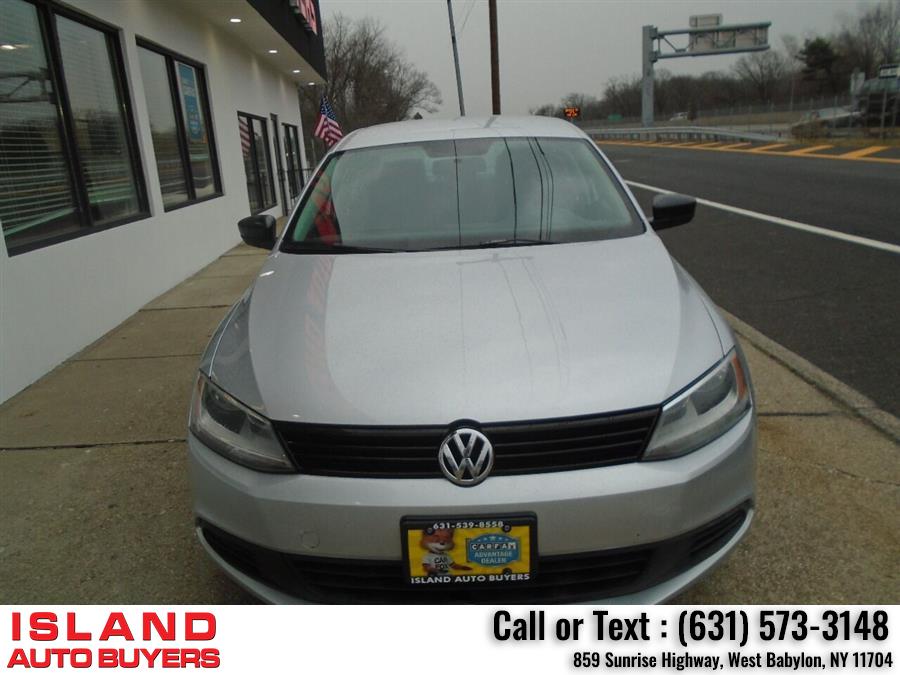 2013 Volkswagen Jetta Base 4dr Sedan 6A, available for sale in West Babylon, New York | Island Auto Buyers. West Babylon, New York 2013 Volkswagen Jetta Base 4dr Sedan 6A, available for sale in West Babylon, New York | Island Auto Buyers. West Babylon, New York