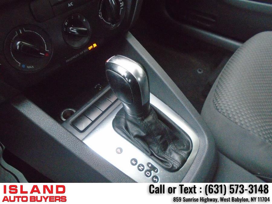 2013 Volkswagen Jetta Base 4dr Sedan 6A, available for sale in West Babylon, New York | Island Auto Buyers. West Babylon, New York 2013 Volkswagen Jetta Base 4dr Sedan 6A, available for sale in West Babylon, New York | Island Auto Buyers. West Babylon, New York