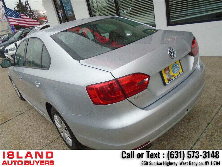 2013 Volkswagen Jetta Base 4dr Sedan 6A, available for sale in West Babylon, New York | Island Auto Buyers. West Babylon, New York 2013 Volkswagen Jetta Base 4dr Sedan 6A, available for sale in West Babylon, New York | Island Auto Buyers. West Babylon, New York