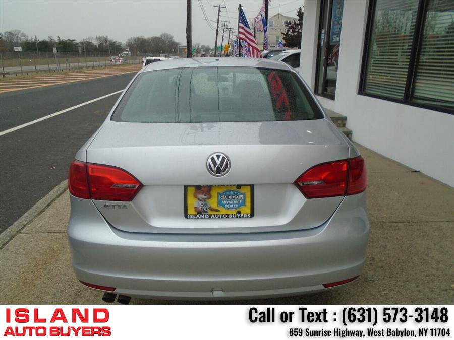 2013 Volkswagen Jetta Base 4dr Sedan 6A, available for sale in West Babylon, New York | Island Auto Buyers. West Babylon, New York 2013 Volkswagen Jetta Base 4dr Sedan 6A, available for sale in West Babylon, New York | Island Auto Buyers. West Babylon, New York