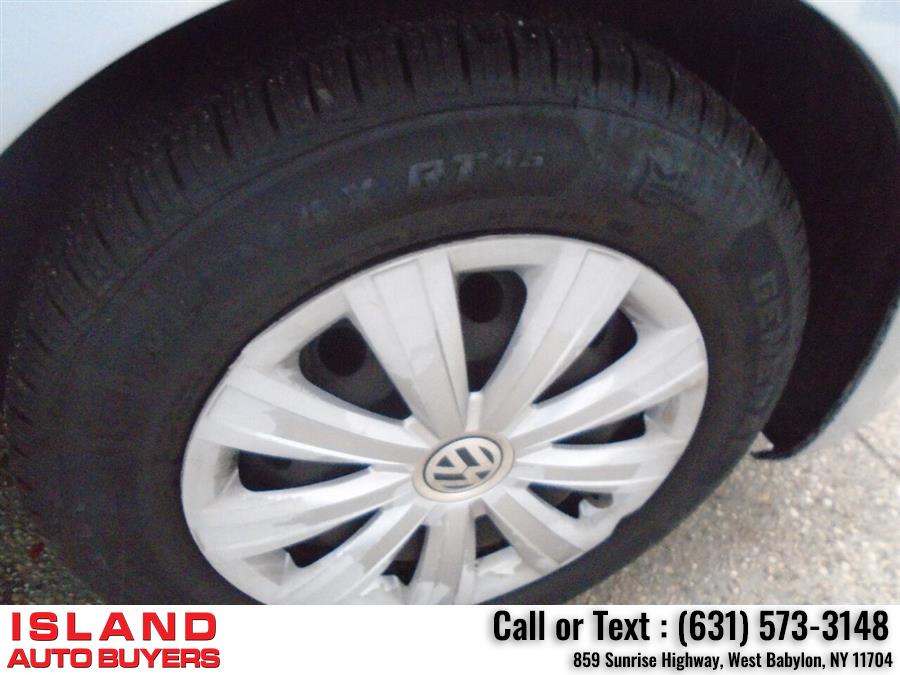 2013 Volkswagen Jetta Base 4dr Sedan 6A, available for sale in West Babylon, New York | Island Auto Buyers. West Babylon, New York 2013 Volkswagen Jetta Base 4dr Sedan 6A, available for sale in West Babylon, New York | Island Auto Buyers. West Babylon, New York