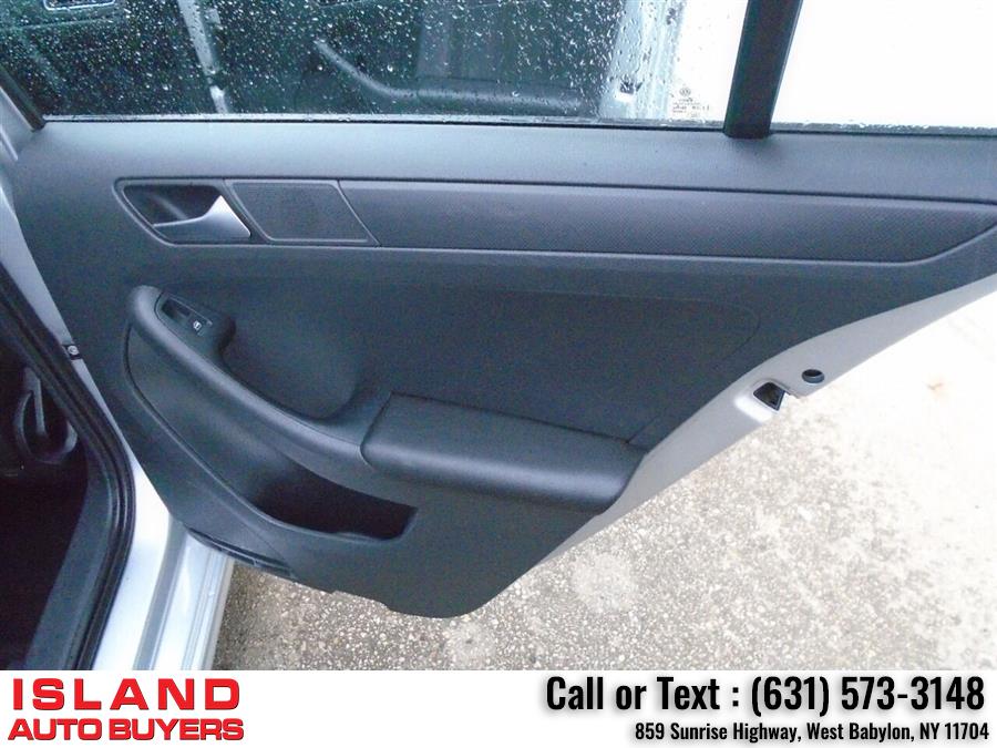 2013 Volkswagen Jetta Base 4dr Sedan 6A, available for sale in West Babylon, New York | Island Auto Buyers. West Babylon, New York 2013 Volkswagen Jetta Base 4dr Sedan 6A, available for sale in West Babylon, New York | Island Auto Buyers. West Babylon, New York
