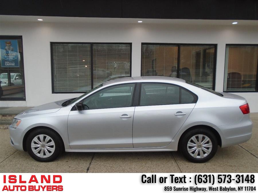 2013 Volkswagen Jetta Base 4dr Sedan 6A, available for sale in West Babylon, New York | Island Auto Buyers. West Babylon, New York 2013 Volkswagen Jetta Base 4dr Sedan 6A, available for sale in West Babylon, New York | Island Auto Buyers. West Babylon, New York