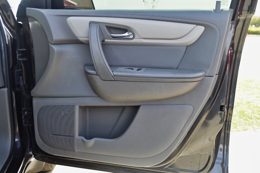 2017 Chevrolet Traverse FWD 4dr LS w/1LS, available for sale in Moreno Valley, California | Fusion Motors Inc. Moreno Valley, California 2017 Chevrolet Traverse FWD 4dr LS w/1LS, available for sale in Moreno Valley, California | Fusion Motors Inc. Moreno Valley, California