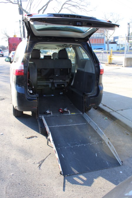 2018 Toyota Sienna L FWD 7-Passenger (Natl), available for sale in BROOKLYN, New York | Deals on Wheels International Auto. BROOKLYN, New York 2018 Toyota Sienna L FWD 7-Passenger (Natl), available for sale in BROOKLYN, New York | Deals on Wheels International Auto. BROOKLYN, New York