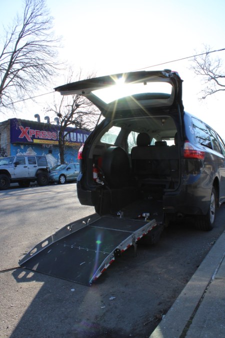 2018 Toyota Sienna L FWD 7-Passenger (Natl), available for sale in BROOKLYN, New York | Deals on Wheels International Auto. BROOKLYN, New York 2018 Toyota Sienna L FWD 7-Passenger (Natl), available for sale in BROOKLYN, New York | Deals on Wheels International Auto. BROOKLYN, New York