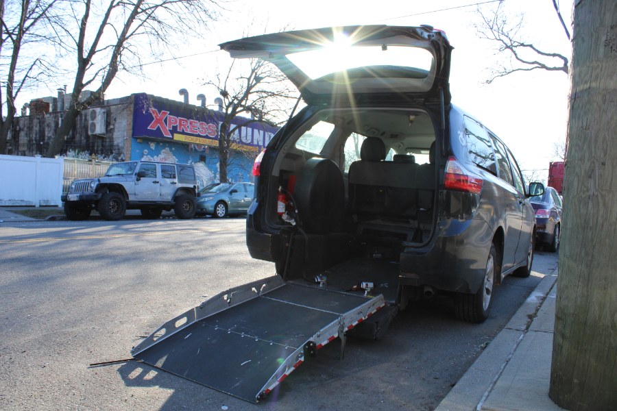 2018 Toyota Sienna L FWD 7-Passenger (Natl), available for sale in BROOKLYN, New York | Deals on Wheels International Auto. BROOKLYN, New York 2018 Toyota Sienna L FWD 7-Passenger (Natl), available for sale in BROOKLYN, New York | Deals on Wheels International Auto. BROOKLYN, New York