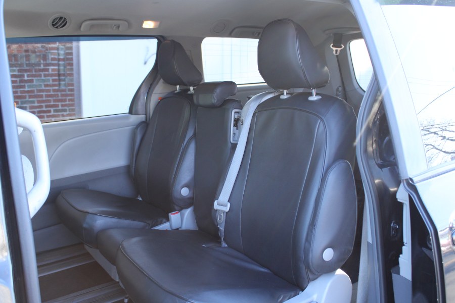 2019 Toyota Sienna L FWD 7-Passenger (Natl), available for sale in BROOKLYN, New York | Deals on Wheels International Auto. BROOKLYN, New York 2019 Toyota Sienna L FWD 7-Passenger (Natl), available for sale in BROOKLYN, New York | Deals on Wheels International Auto. BROOKLYN, New York