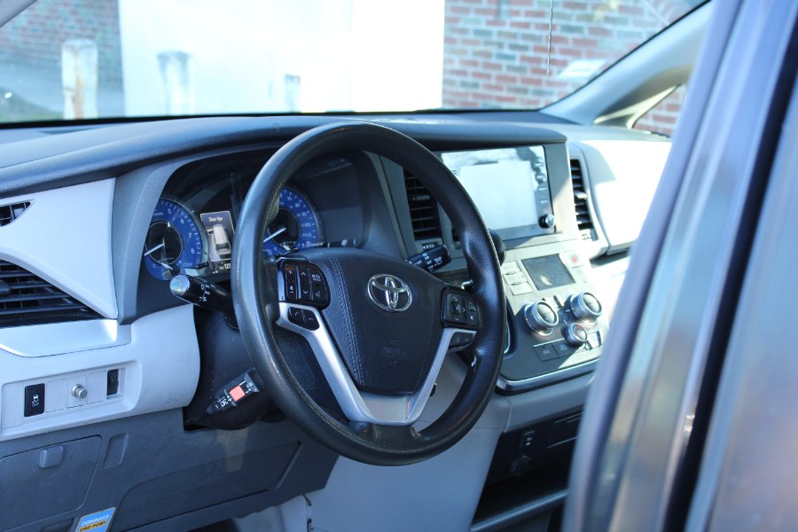 2019 Toyota Sienna L FWD 7-Passenger (Natl), available for sale in BROOKLYN, New York | Deals on Wheels International Auto. BROOKLYN, New York 2019 Toyota Sienna L FWD 7-Passenger (Natl), available for sale in BROOKLYN, New York | Deals on Wheels International Auto. BROOKLYN, New York