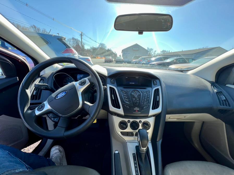 2014 Ford Focus 5dr HB SE, available for sale in Wallingford, Connecticut | Wallingford Auto Center LLC. Wallingford, Connecticut 2014 Ford Focus 5dr HB SE, available for sale in Wallingford, Connecticut | Wallingford Auto Center LLC. Wallingford, Connecticut
