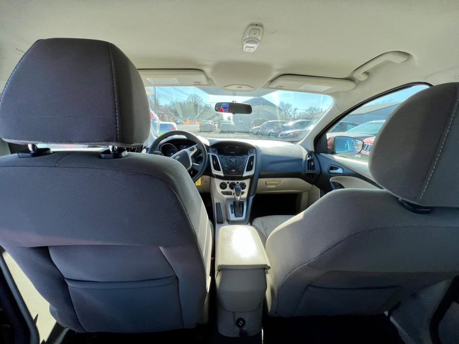 2014 Ford Focus 5dr HB SE, available for sale in Wallingford, Connecticut | Wallingford Auto Center LLC. Wallingford, Connecticut 2014 Ford Focus 5dr HB SE, available for sale in Wallingford, Connecticut | Wallingford Auto Center LLC. Wallingford, Connecticut