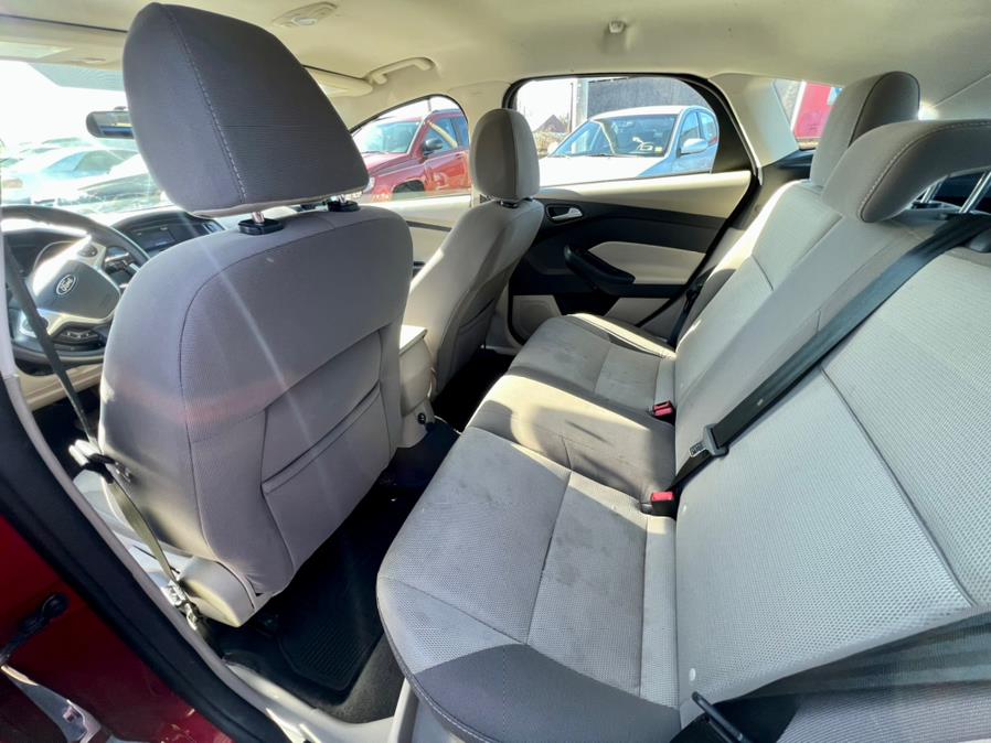 2014 Ford Focus 5dr HB SE, available for sale in Wallingford, Connecticut | Wallingford Auto Center LLC. Wallingford, Connecticut 2014 Ford Focus 5dr HB SE, available for sale in Wallingford, Connecticut | Wallingford Auto Center LLC. Wallingford, Connecticut