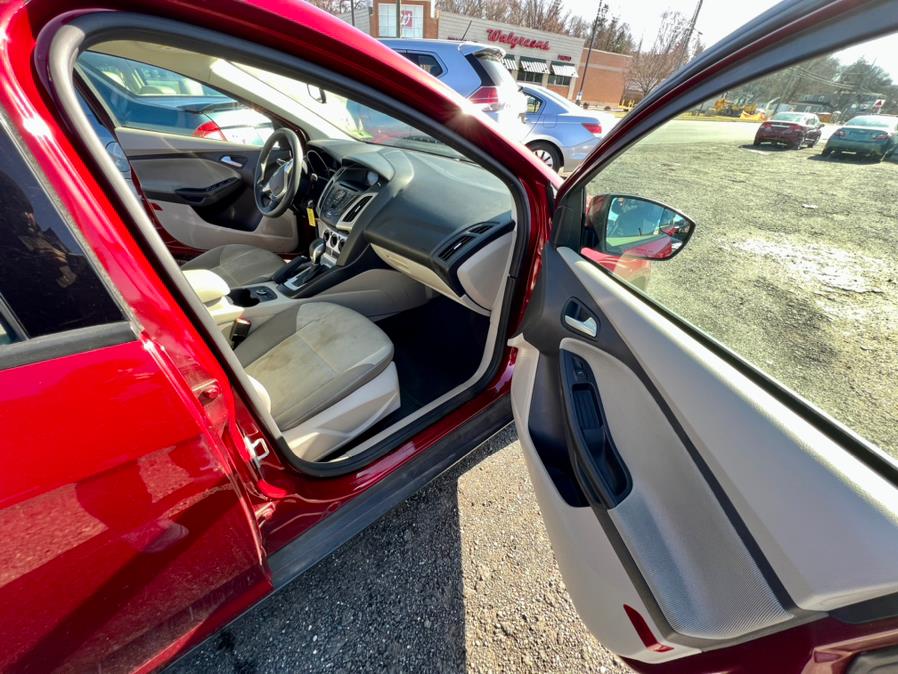2014 Ford Focus 5dr HB SE, available for sale in Wallingford, Connecticut | Wallingford Auto Center LLC. Wallingford, Connecticut 2014 Ford Focus 5dr HB SE, available for sale in Wallingford, Connecticut | Wallingford Auto Center LLC. Wallingford, Connecticut