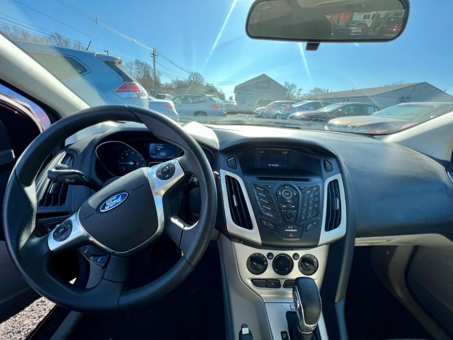 2014 Ford Focus 5dr HB SE, available for sale in Wallingford, Connecticut | Wallingford Auto Center LLC. Wallingford, Connecticut 2014 Ford Focus 5dr HB SE, available for sale in Wallingford, Connecticut | Wallingford Auto Center LLC. Wallingford, Connecticut