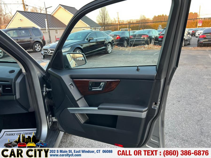 2011 Mercedes-Benz GLK-Class 4MATIC 4dr GLK350, available for sale in East Windsor, Connecticut | Car City LLC. East Windsor, Connecticut 2011 Mercedes-Benz GLK-Class 4MATIC 4dr GLK350, available for sale in East Windsor, Connecticut | Car City LLC. East Windsor, Connecticut