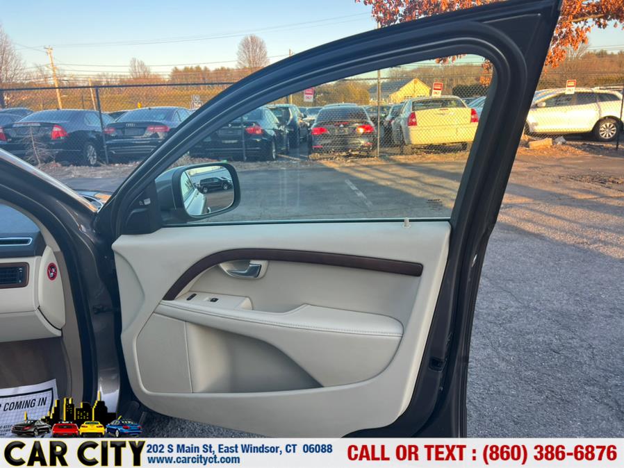 2011 Volvo XC70 4dr Wgn 3.2L AWD w/Moonroof, available for sale in East Windsor, Connecticut | Car City LLC. East Windsor, Connecticut 2011 Volvo XC70 4dr Wgn 3.2L AWD w/Moonroof, available for sale in East Windsor, Connecticut | Car City LLC. East Windsor, Connecticut
