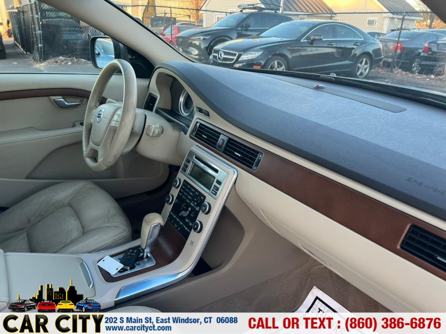 2011 Volvo XC70 4dr Wgn 3.2L AWD w/Moonroof, available for sale in East Windsor, Connecticut | Car City LLC. East Windsor, Connecticut 2011 Volvo XC70 4dr Wgn 3.2L AWD w/Moonroof, available for sale in East Windsor, Connecticut | Car City LLC. East Windsor, Connecticut