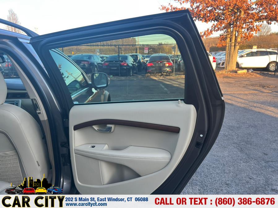 2011 Volvo XC70 4dr Wgn 3.2L AWD w/Moonroof, available for sale in East Windsor, Connecticut | Car City LLC. East Windsor, Connecticut 2011 Volvo XC70 4dr Wgn 3.2L AWD w/Moonroof, available for sale in East Windsor, Connecticut | Car City LLC. East Windsor, Connecticut