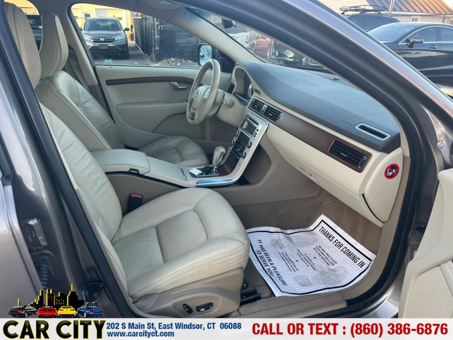 2011 Volvo XC70 4dr Wgn 3.2L AWD w/Moonroof, available for sale in East Windsor, Connecticut | Car City LLC. East Windsor, Connecticut 2011 Volvo XC70 4dr Wgn 3.2L AWD w/Moonroof, available for sale in East Windsor, Connecticut | Car City LLC. East Windsor, Connecticut