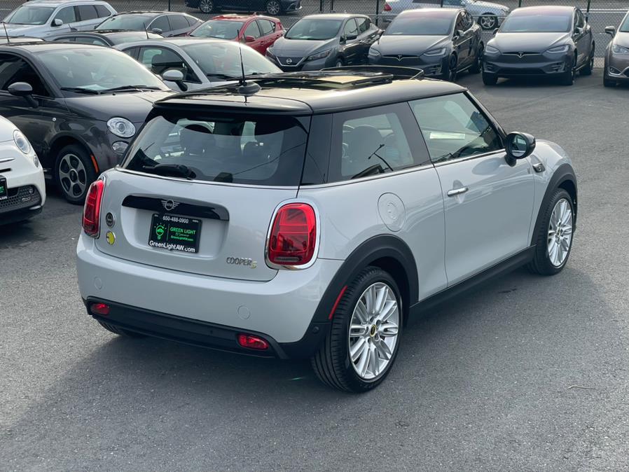 2022 MINI COOPER SE Signature Plus Trim, available for sale in Daly City, California | Green Light Auto Wholesale. Daly City, California 2022 MINI COOPER SE Signature Plus Trim, available for sale in Daly City, California | Green Light Auto Wholesale. Daly City, California