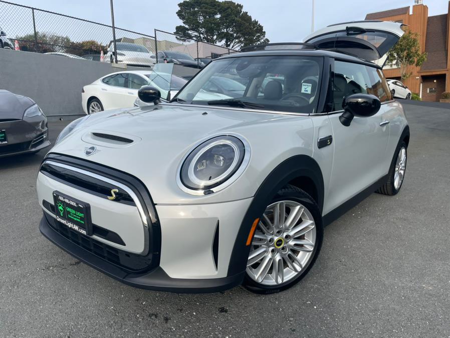 2022 MINI COOPER SE Signature Plus Trim, available for sale in Daly City, California | Green Light Auto Wholesale. Daly City, California 2022 MINI COOPER SE Signature Plus Trim, available for sale in Daly City, California | Green Light Auto Wholesale. Daly City, California