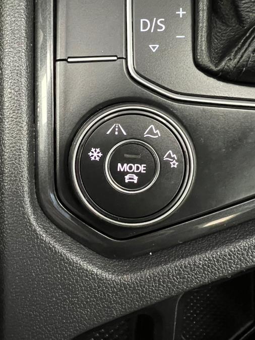 2019 Volkswagen Tiguan 2.0T SE 4MOTION, available for sale in Massapequa Park, New York | Power Motors East. Massapequa Park, New York 2019 Volkswagen Tiguan 2.0T SE 4MOTION, available for sale in Massapequa Park, New York | Power Motors East. Massapequa Park, New York