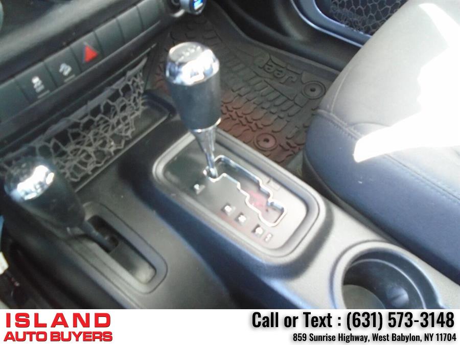 2015 Jeep Wrangler Unlimited Sport 4x4 4dr SUV, available for sale in West Babylon, New York | Island Auto Buyers. West Babylon, New York 2015 Jeep Wrangler Unlimited Sport 4x4 4dr SUV, available for sale in West Babylon, New York | Island Auto Buyers. West Babylon, New York