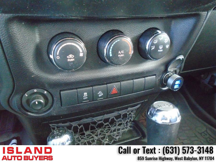 2015 Jeep Wrangler Unlimited Sport 4x4 4dr SUV, available for sale in West Babylon, New York | Island Auto Buyers. West Babylon, New York 2015 Jeep Wrangler Unlimited Sport 4x4 4dr SUV, available for sale in West Babylon, New York | Island Auto Buyers. West Babylon, New York