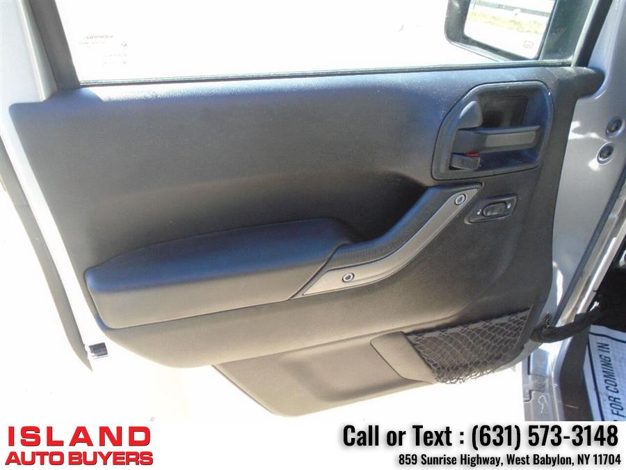 2015 Jeep Wrangler Unlimited Sport 4x4 4dr SUV, available for sale in West Babylon, New York | Island Auto Buyers. West Babylon, New York 2015 Jeep Wrangler Unlimited Sport 4x4 4dr SUV, available for sale in West Babylon, New York | Island Auto Buyers. West Babylon, New York