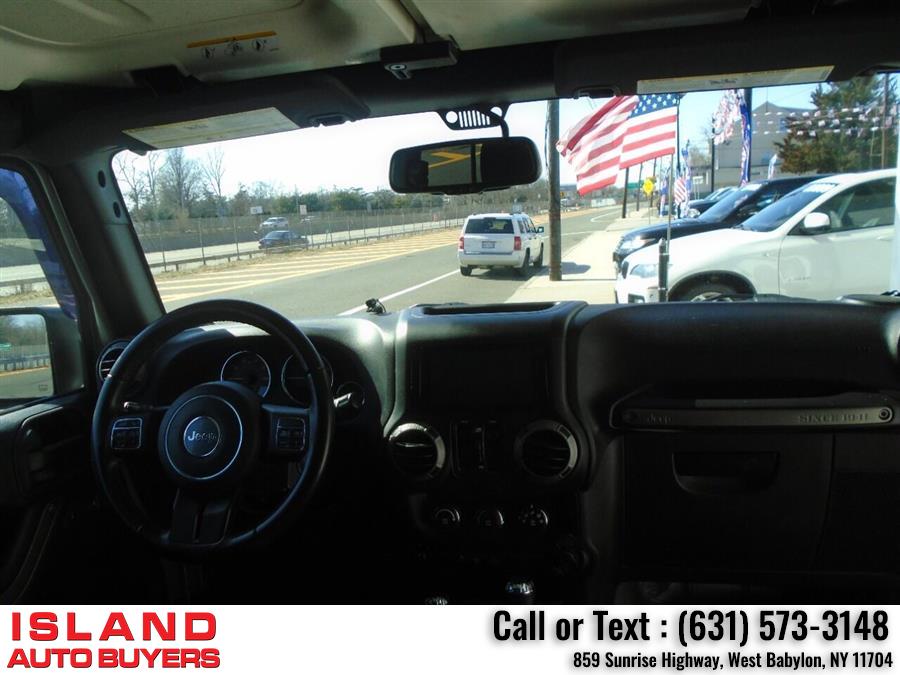 2015 Jeep Wrangler Unlimited Sport 4x4 4dr SUV, available for sale in West Babylon, New York | Island Auto Buyers. West Babylon, New York 2015 Jeep Wrangler Unlimited Sport 4x4 4dr SUV, available for sale in West Babylon, New York | Island Auto Buyers. West Babylon, New York