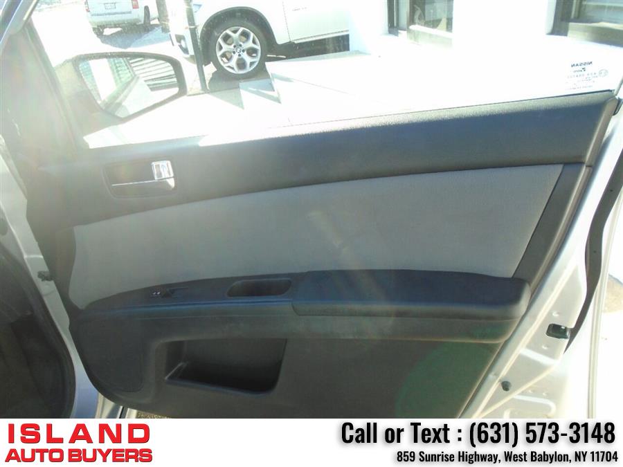 2010 Nissan Sentra 2.0 SR 4dr Sedan, available for sale in West Babylon, New York | Island Auto Buyers. West Babylon, New York 2010 Nissan Sentra 2.0 SR 4dr Sedan, available for sale in West Babylon, New York | Island Auto Buyers. West Babylon, New York
