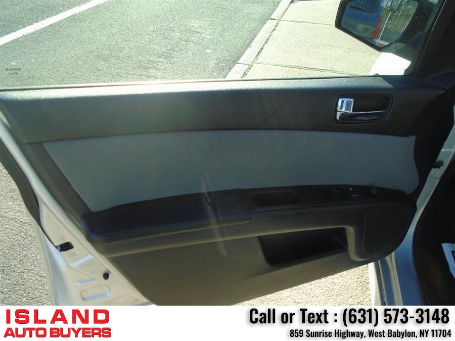 2010 Nissan Sentra 2.0 SR 4dr Sedan, available for sale in West Babylon, New York | Island Auto Buyers. West Babylon, New York 2010 Nissan Sentra 2.0 SR 4dr Sedan, available for sale in West Babylon, New York | Island Auto Buyers. West Babylon, New York