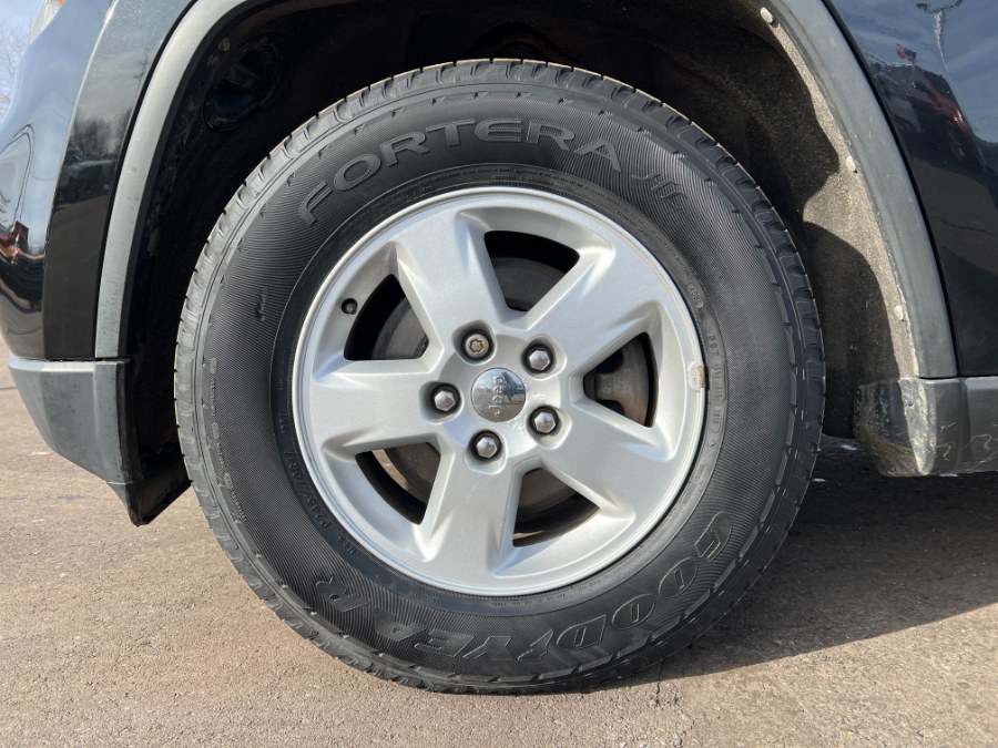 2011 Jeep Grand Cherokee 4WD 4dr Laredo, available for sale in Ortonville, Michigan | Marsh Auto Sales LLC. Ortonville, Michigan 2011 Jeep Grand Cherokee 4WD 4dr Laredo, available for sale in Ortonville, Michigan | Marsh Auto Sales LLC. Ortonville, Michigan