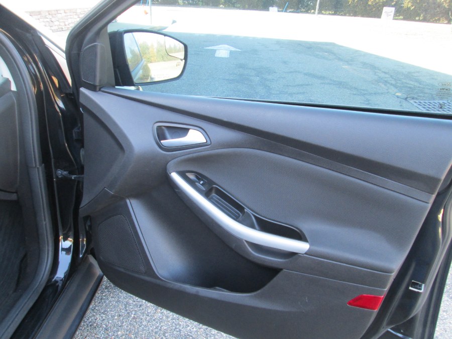 2013 Ford Focus 5dr HB SE, available for sale in Massapequa, New York | South Shore Auto Brokers & Sales. Massapequa, New York 2013 Ford Focus 5dr HB SE, available for sale in Massapequa, New York | South Shore Auto Brokers & Sales. Massapequa, New York