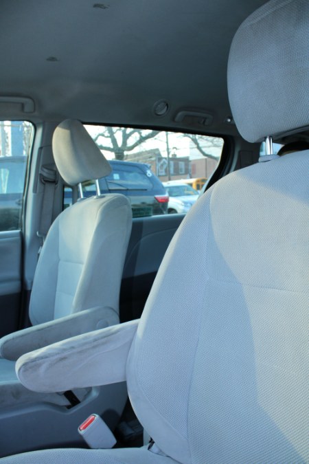 2018 Toyota Sienna L FWD 7-Passenger (Natl), available for sale in BROOKLYN, New York | Deals on Wheels International Auto. BROOKLYN, New York 2018 Toyota Sienna L FWD 7-Passenger (Natl), available for sale in BROOKLYN, New York | Deals on Wheels International Auto. BROOKLYN, New York