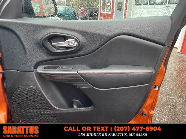 2016 Jeep Cherokee 4WD 4dr Trailhawk, available for sale in Sabattus, Maine | Sabattus Auto and Truck Sales Inc. Sabattus, Maine 2016 Jeep Cherokee 4WD 4dr Trailhawk, available for sale in Sabattus, Maine | Sabattus Auto and Truck Sales Inc. Sabattus, Maine