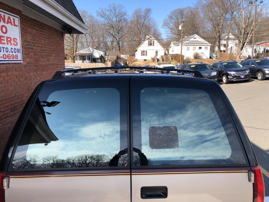 1992 GMC Suburban 1500 SLE 2WD, available for sale in Waterbury, Connecticut | National Auto Brokers, Inc.. Waterbury, Connecticut 1992 GMC Suburban 1500 SLE 2WD, available for sale in Waterbury, Connecticut | National Auto Brokers, Inc.. Waterbury, Connecticut