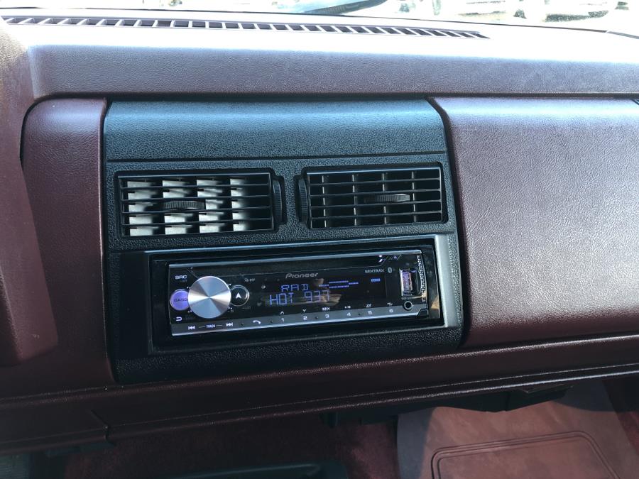 1992 GMC Suburban 1500 SLE 2WD, available for sale in Waterbury, Connecticut | National Auto Brokers, Inc.. Waterbury, Connecticut 1992 GMC Suburban 1500 SLE 2WD, available for sale in Waterbury, Connecticut | National Auto Brokers, Inc.. Waterbury, Connecticut
